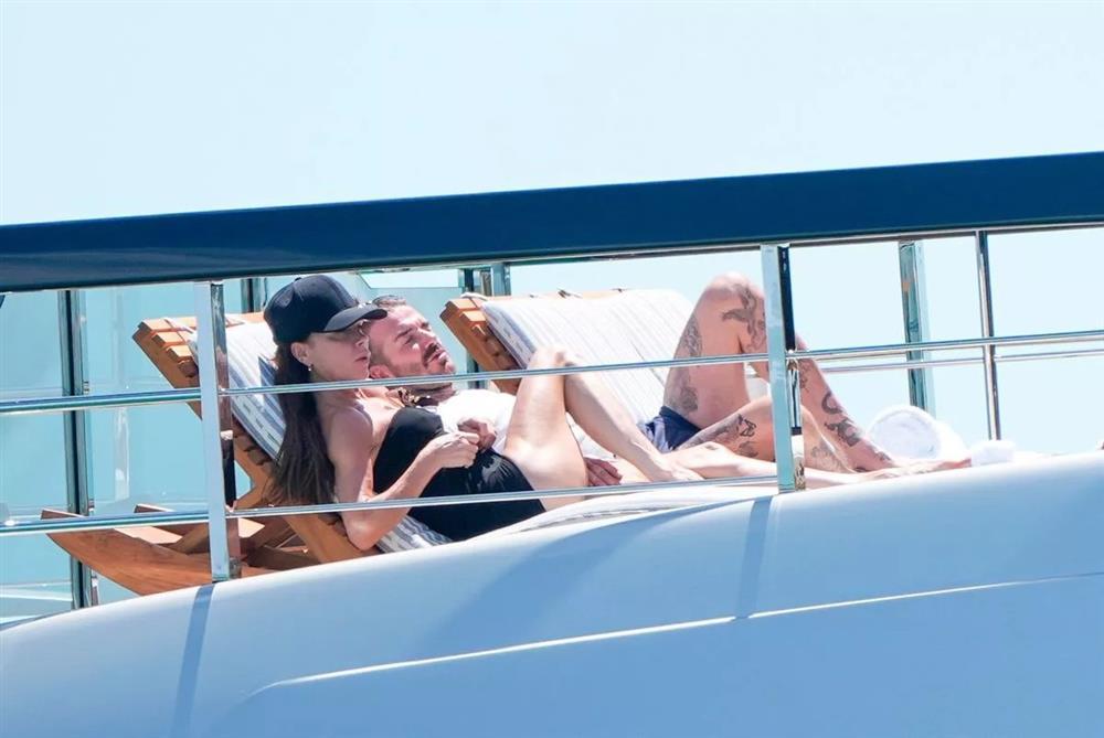 Vợ chồng Beckham nghỉ dưỡng trên du thuyền 500 tỷ-3