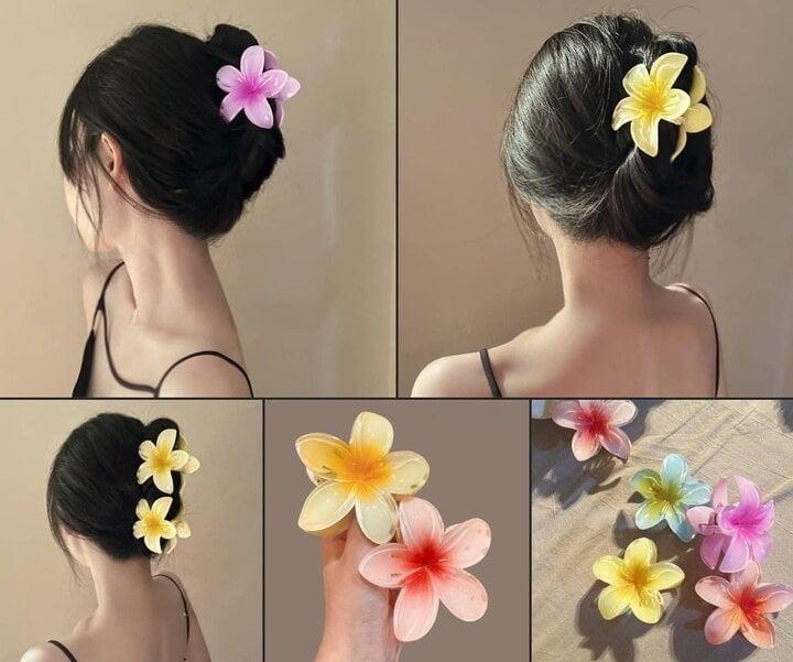 Vì sao cơn sốt kẹp tóc hoa sứ khiến các cô gái phát cuồng?-1