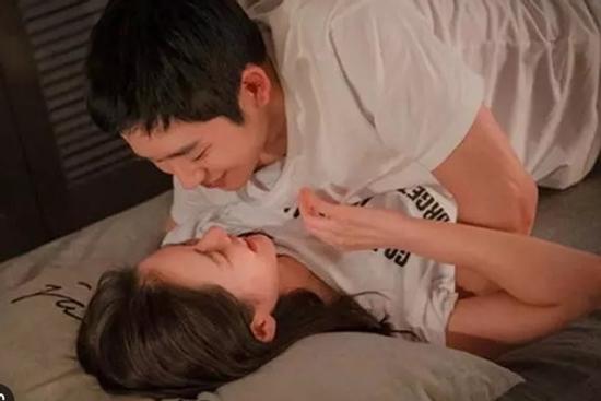 Đêm tân hôn chồng 'cạch mặt' vợ, sáng ra uất ức kể với mẹ chồng, tôi suy sụp với nguyên nhân đằng sau