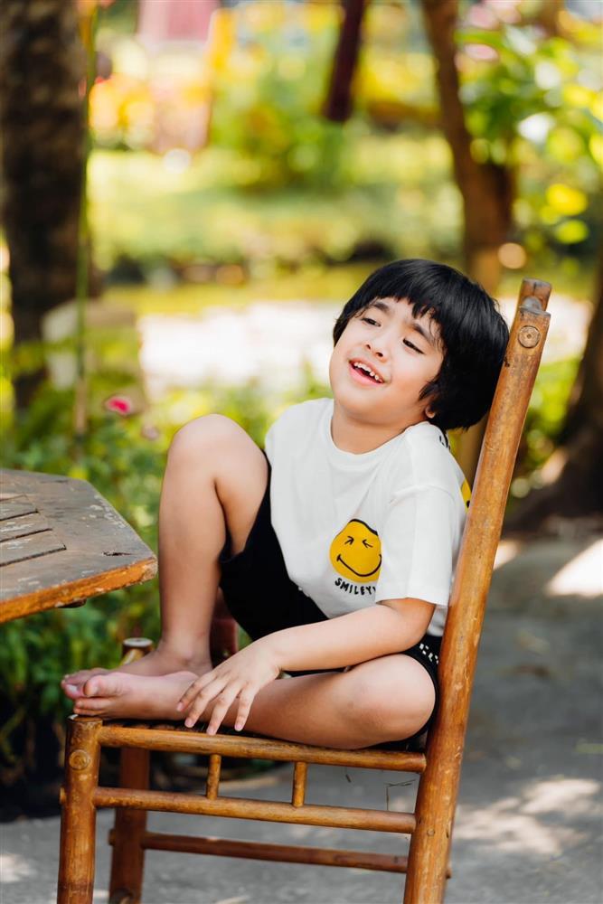 Con trai Nguyệt Ánh lên 6 tuổi ra dáng trai Ấn chính hiệu, mắt to tóc dày, da ngăm, cực kì tình cảm-2