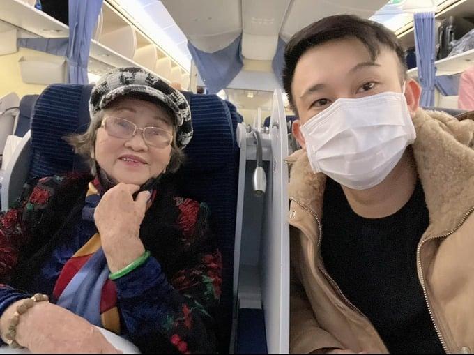 Hoài Linh đưa mẹ từ Mỹ về Việt Nam bằng khoang hạng nhất-3