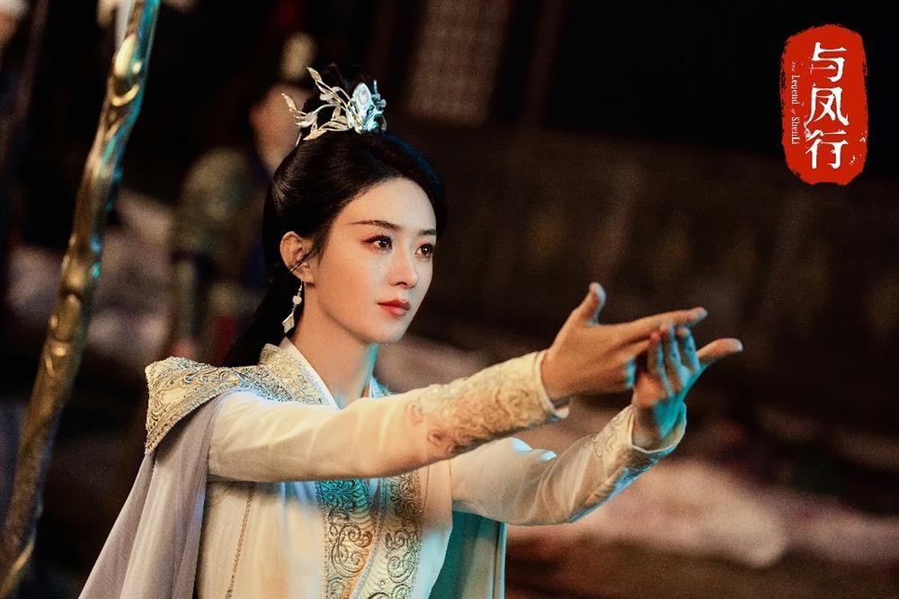 Trở thành giám chế của Dữ phượng hành, Triệu Lệ Dĩnh bị chê cẩu thả khi để lộ cho tiết vô lý này-1