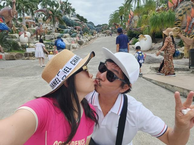 2 nam nghệ sĩ cưới vợ kém gần 30 tuổi, U60 chưa có con chung vẫn hạnh phúc, mặn nồng-6