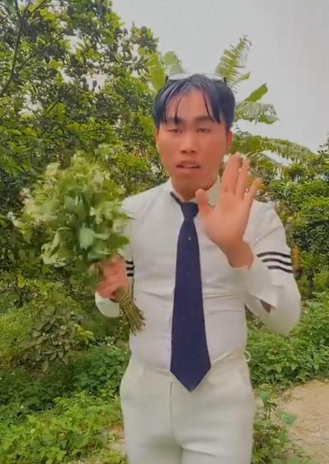 Diện kiến bạn gái tổng tài gia trưởng, nhan sắc và body không thể tin nổi!-1