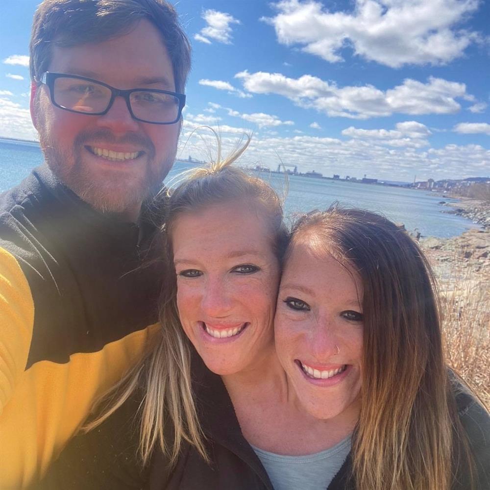 Cặp song sinh hai đầu, một thân đã kết hôn-5