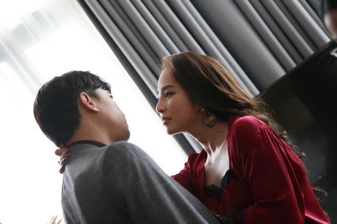 Lý do khiến loạt váy ngủ này đang trở thành hot trend trên phim Việt giờ vàng-2