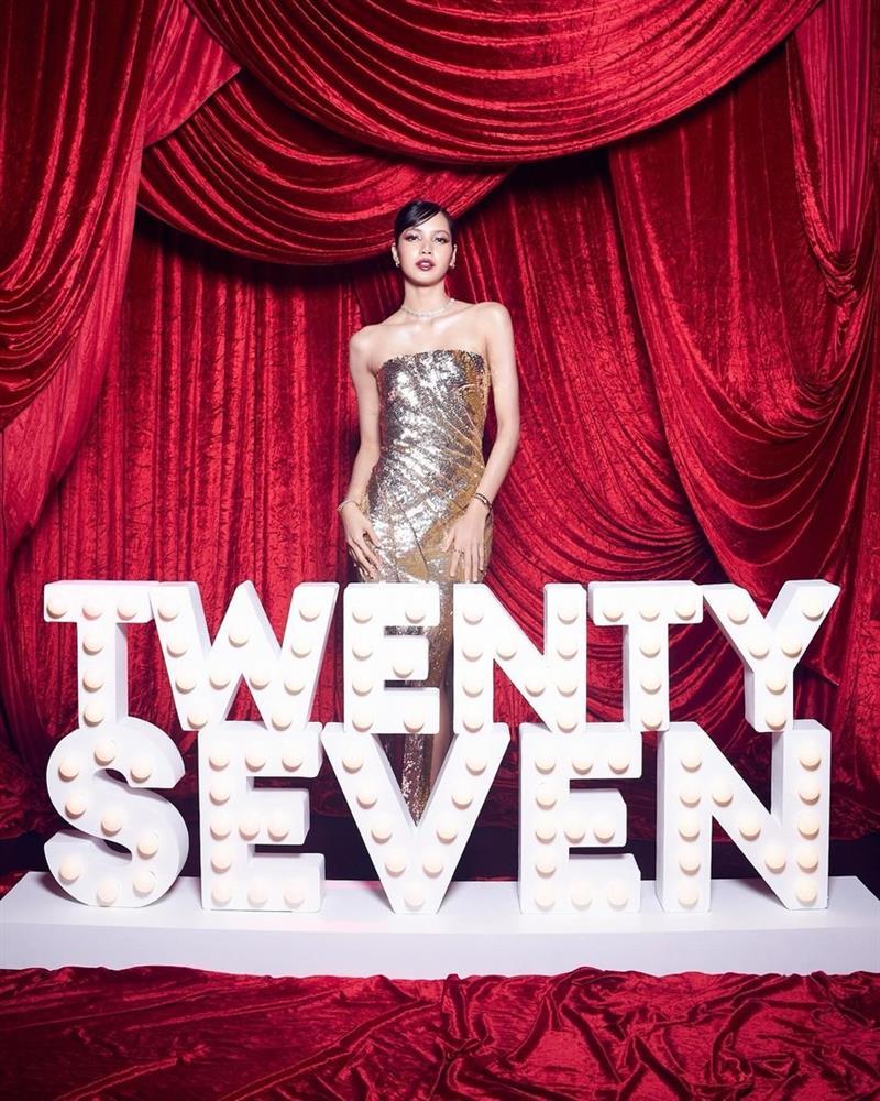 CEO Lisa đi sinh nhật mà như đi trao giải, style ra dáng bà chủ khác hẳn trước kia-1