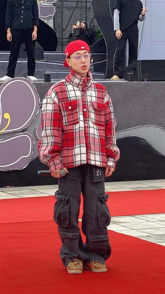 Double2T: Thợ hớt tóc thành rapper, show kín lịch, nhận 2 giải Cống hiến-7