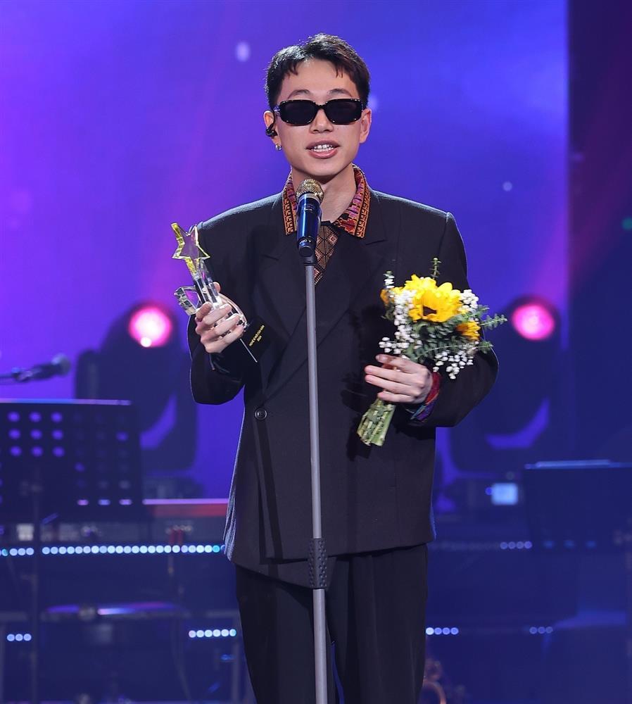 Double2T: Thợ hớt tóc thành rapper, show kín lịch, nhận 2 giải Cống hiến-11