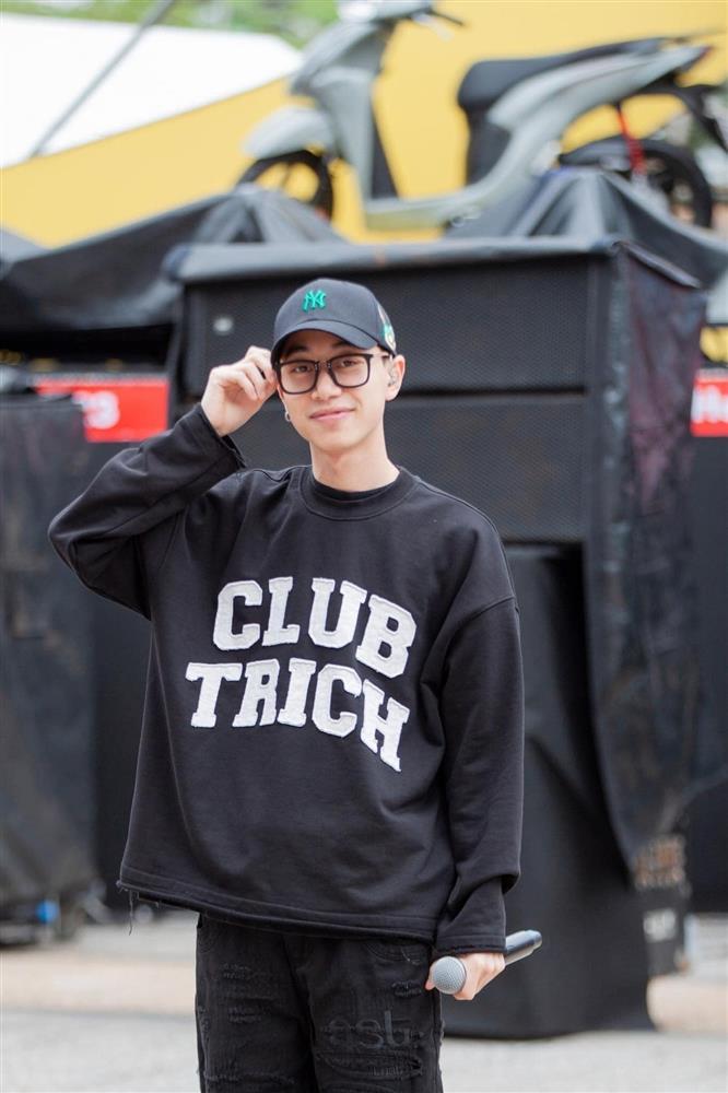 Double2T: Thợ hớt tóc thành rapper, show kín lịch, nhận 2 giải Cống hiến-12