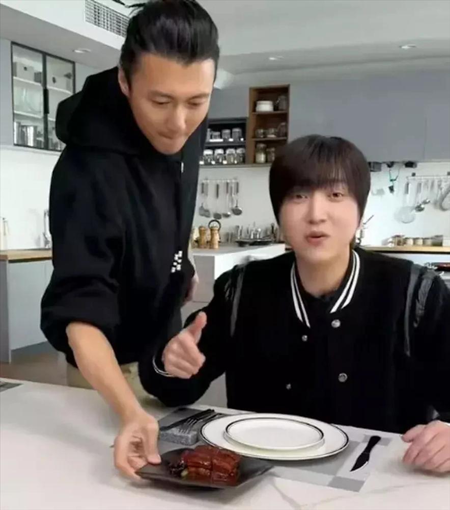 Tạ Đình Phong hạ mình nấu ăn cho người nổi tiếng trên mạng gây tranh cãi-1