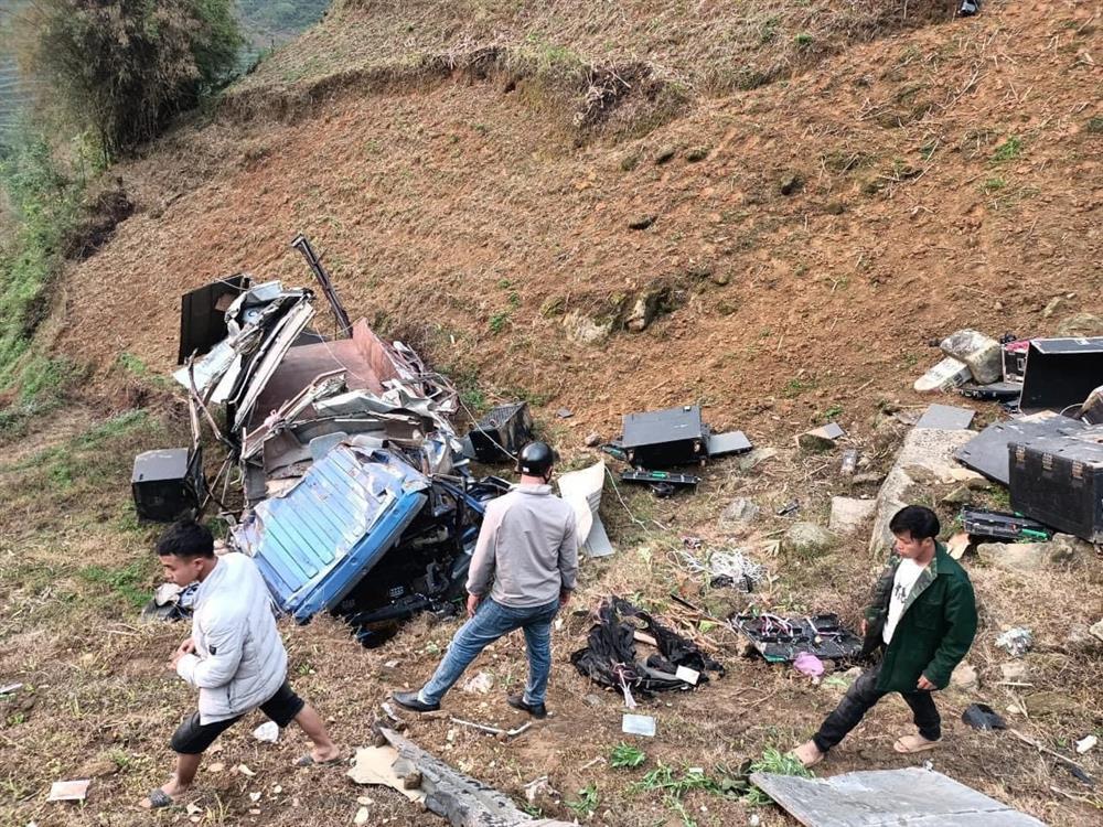 Ô tô đột ngột mất phanh lao xuống vực ở Sa Pa-1