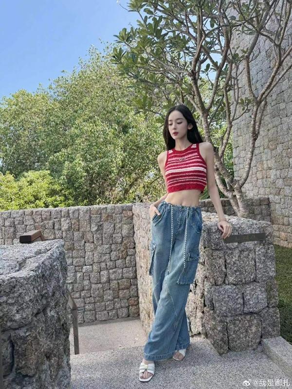 Ảnh chụp trộm Cổ Lực Na Trát hút hơn 50 triệu lượt xem-5