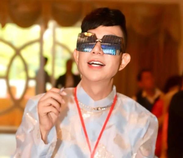 Ca sĩ Long Nhật: Từng ồn ào giờ viên mãn bên vợ con, làm ông ngoại tuổi 57-2