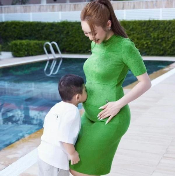 Nghệ sĩ Việt rục rịch đón rồng con năm 2024-2