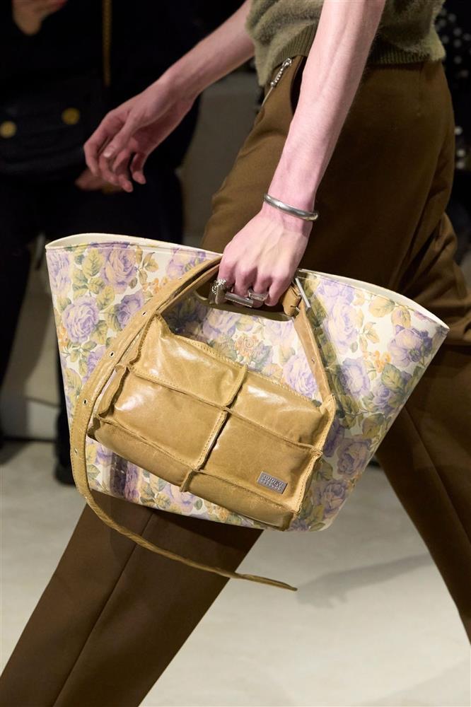 6 xu hướng túi xách được săn đón nhất hiện nay-10