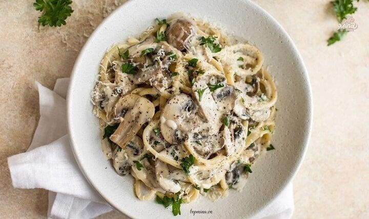 Cách làm mỳ Ý sốt kem nấm thơm béo-3