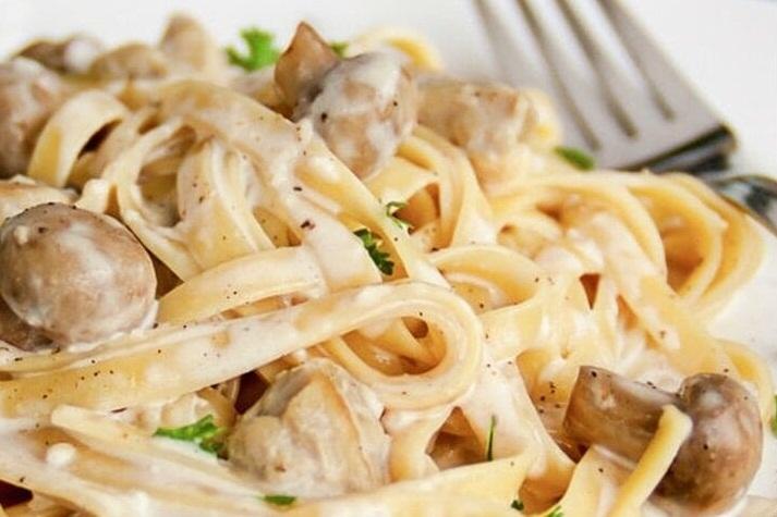 Công thức làm món mỳ Ý sốt kem nấm cho những ngày lười nấu nướng-3