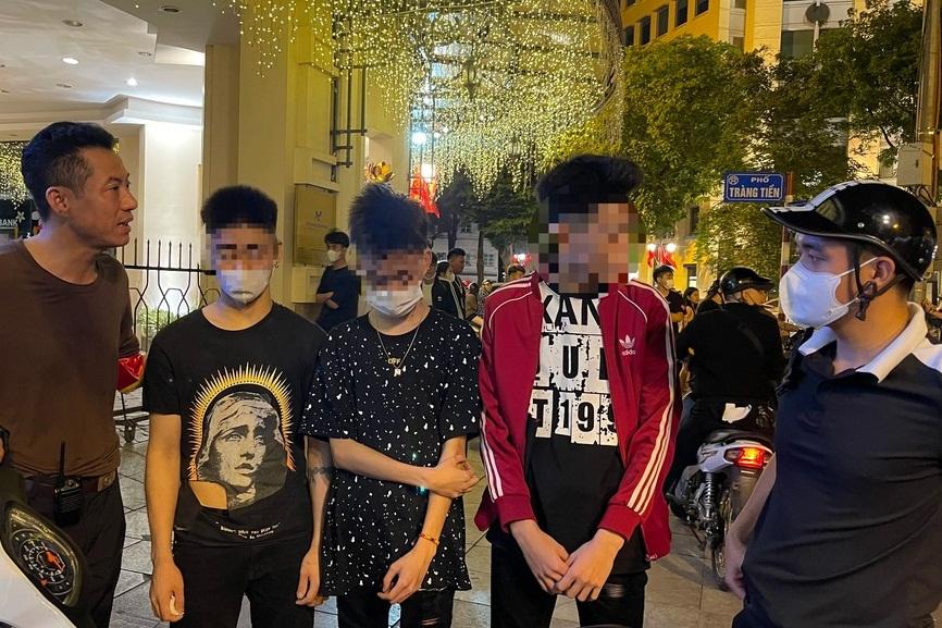 Phát hiện xe đầu kéo chở 30 tấn đường không hóa đơn chứng từ-2