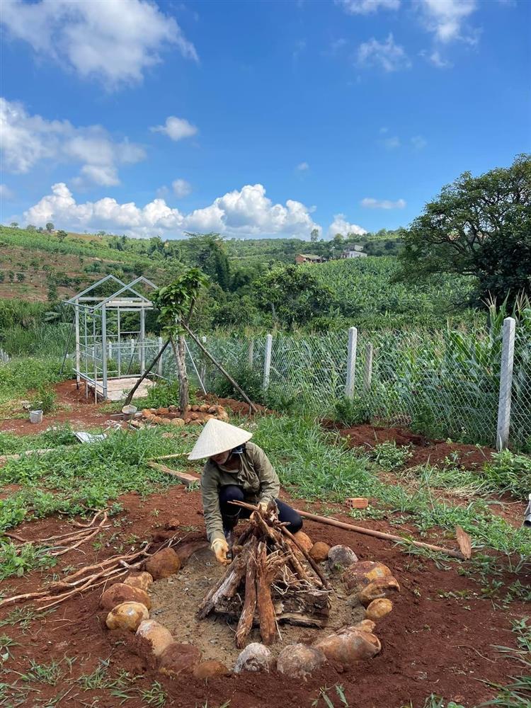 Nhà vườn 2.000m2 đẹp mê mải của Hoàng Lê Vi và chồng nhạc sĩ-4