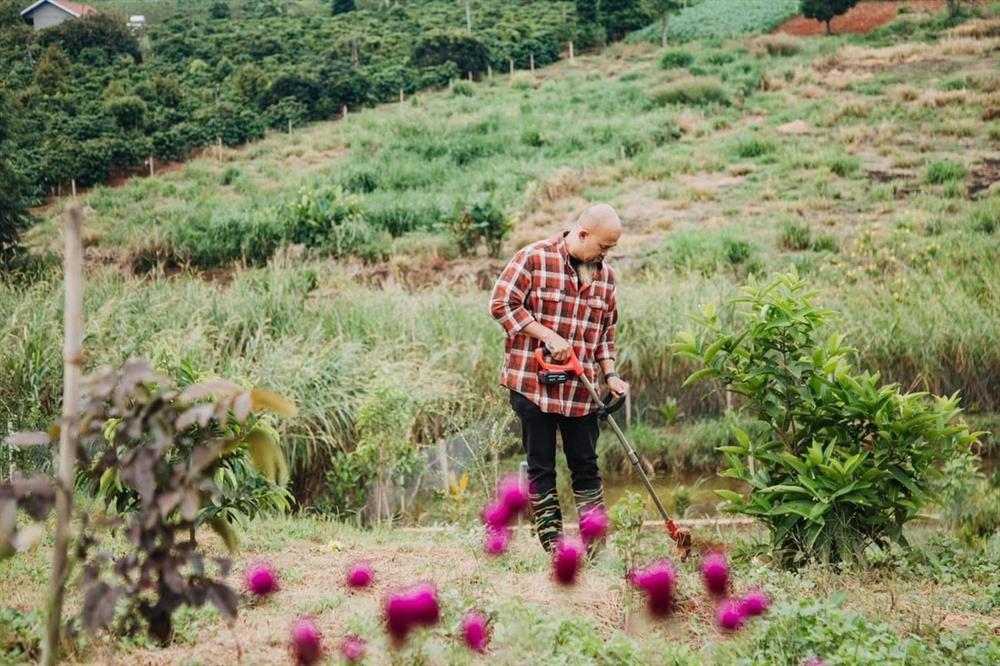 Nhà vườn 2.000m2 đẹp mê mải của Hoàng Lê Vi và chồng nhạc sĩ-5