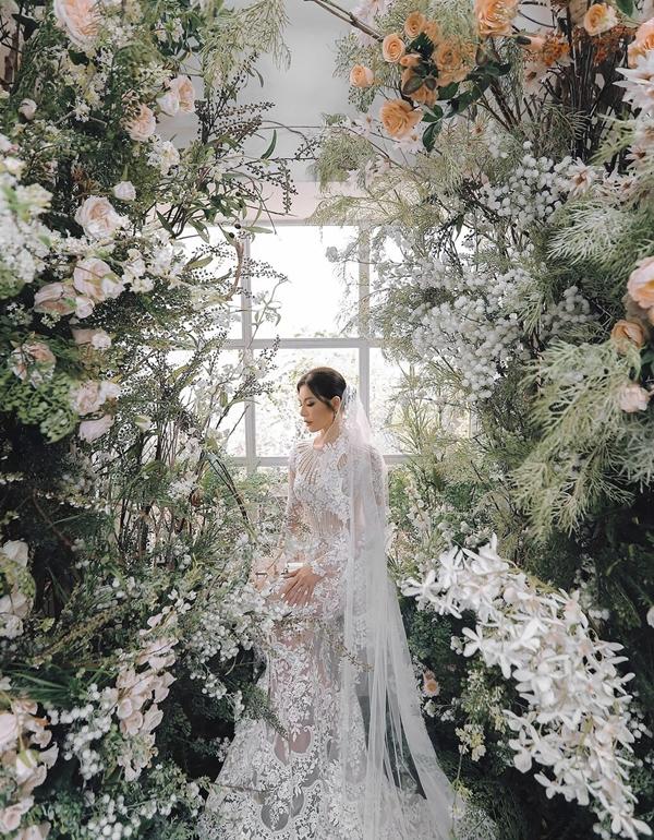 Ảnh cưới đẹp như cổ tích của siêu mẫu Minh Tú và bạn trai ngoại quốc-6