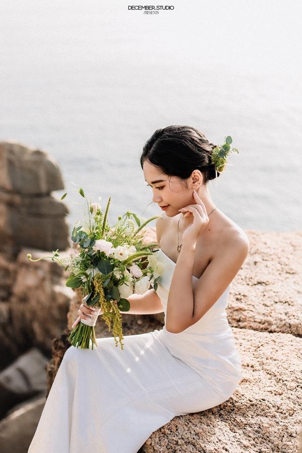 Cặp đôi vi vu Phú Yên, chụp ảnh cưới đúng khoảnh khắc Lễ Thượng cờ gây sốt MXH-4