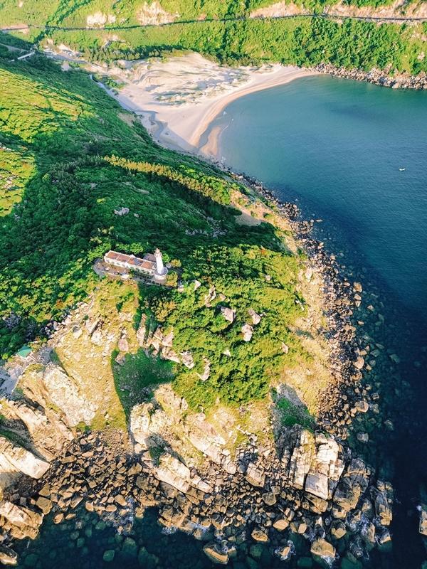 Cặp đôi vi vu Phú Yên, chụp ảnh cưới đúng khoảnh khắc Lễ Thượng cờ gây sốt MXH-5