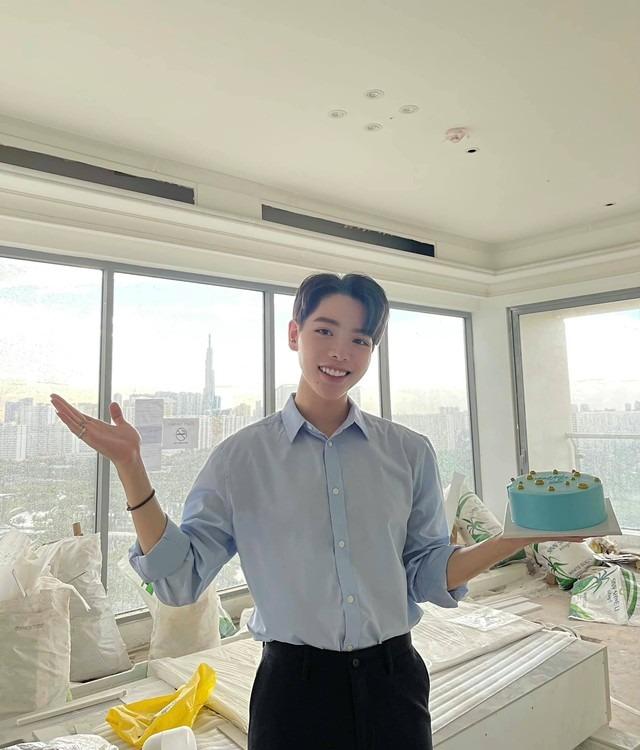 Nam ca sĩ đổi đời nhờ đập mặt xây lại: 25 tuổi đã tậu chung cư 10 tỷ, báo hiếu bố mẹ bằng nhà đẹp-4