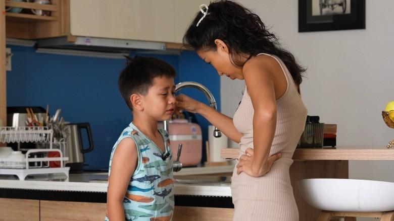 Bà mẹ đơn thân Thảo Trang nhận nhiều lời khen vì cách xử lý tài tình khi con trai giận dỗi khóc giàn giụa nước mắt-1