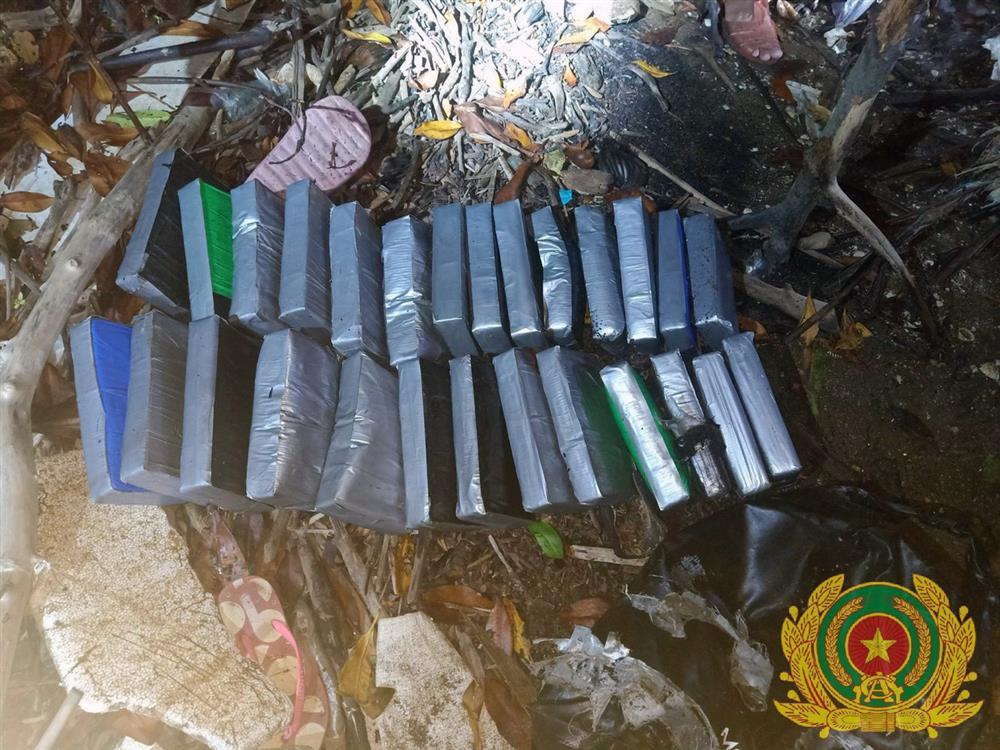 Công an Tiền Giang thông tin vụ 50 túi nghi ma túy trôi dạt vào bờ biển-1