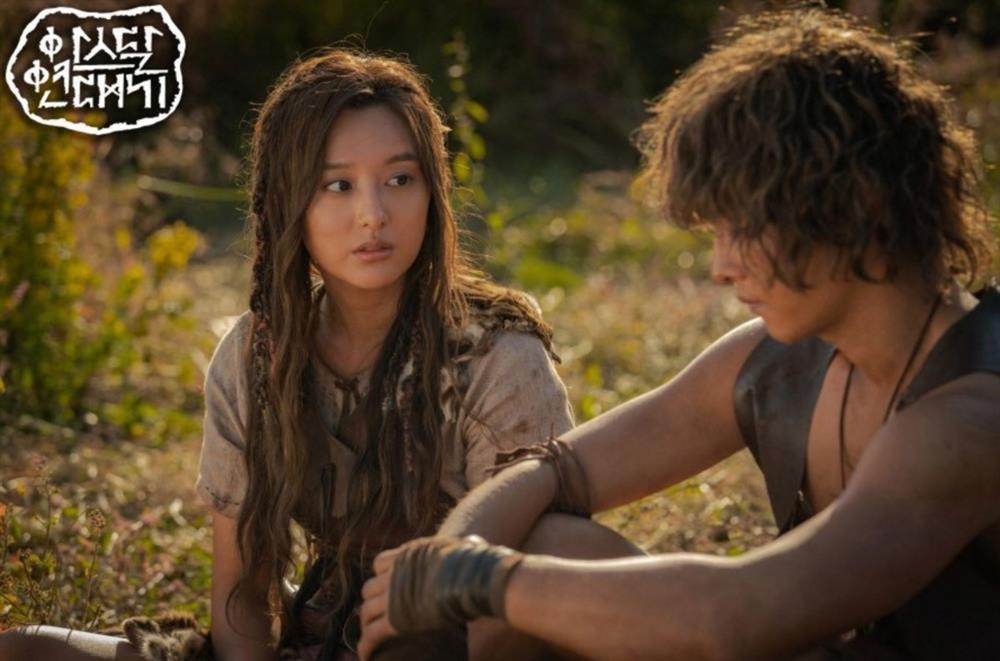 Những người tình màn ảnh cực phẩm của Nữ hoàng nước mắt Kim Ji Won-12