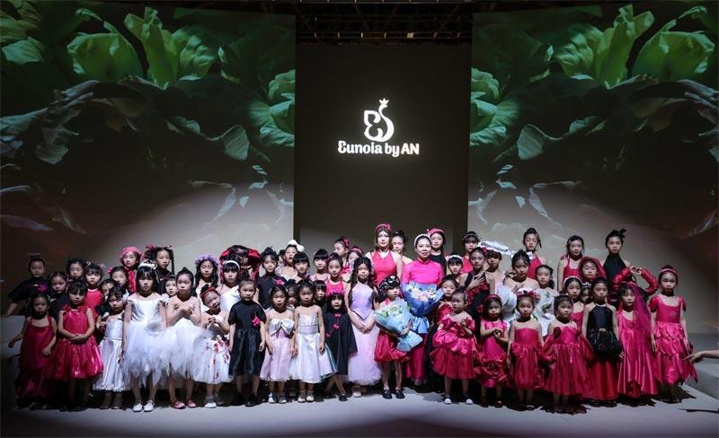 60 mẫu nhí tỏa sáng tại Shanghai Fashion Week AW24-4
