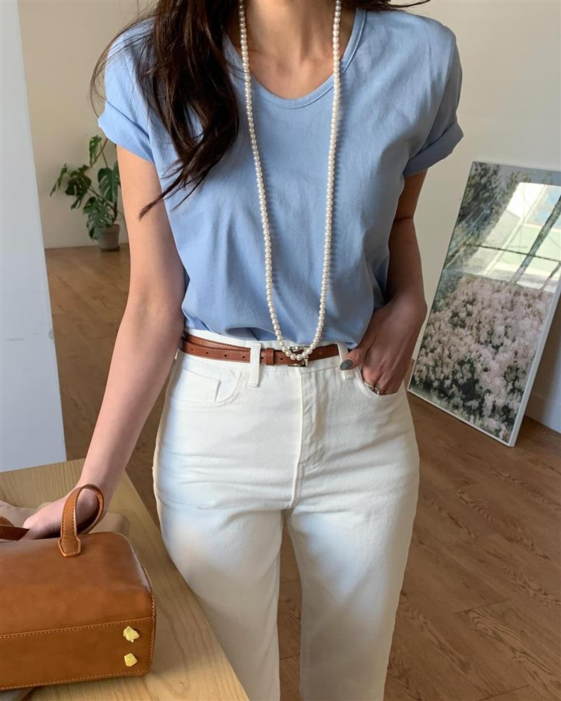 5 mẫu áo thun trẻ trung và thanh lịch dành cho tuổi ngoài 40-2