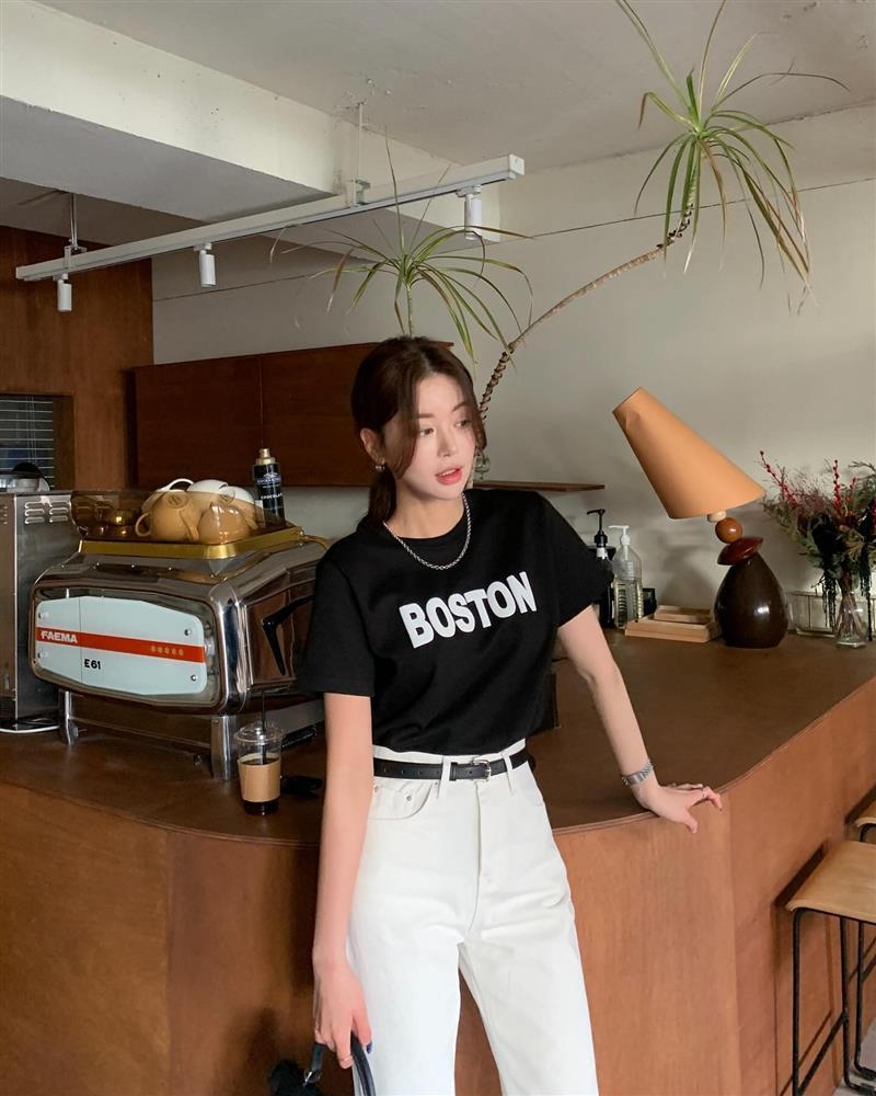 5 mẫu áo thun trẻ trung và thanh lịch dành cho tuổi ngoài 40-4