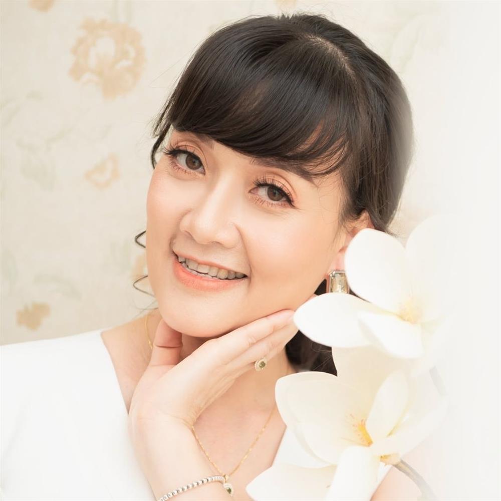 Táo bà Vân Dung sở hữu tài sản kếch xù ở tuổi U50: Xây biệt thự chục tỷ bề thế như lâu đài, từng lộ cát-xê quảng cáo hơn 100 triệu/video?-2