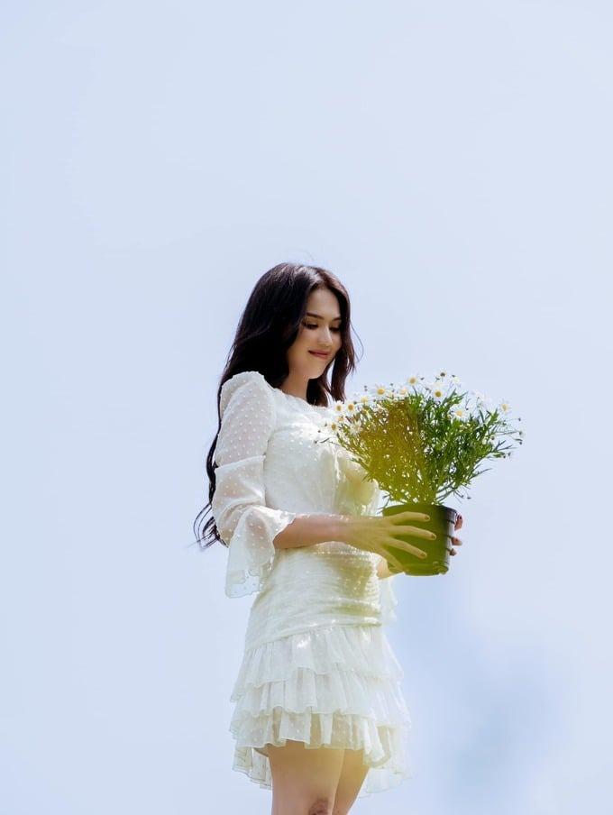 Gu trang phục đơn giản, không phô trương sau ồn ào của Ngọc Trinh-1