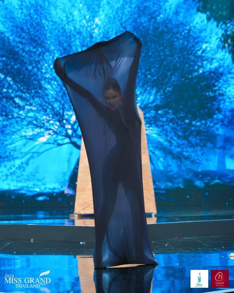 Loạt trang phục dân tộc độc, lạ của Hoa hậu Hòa bình Thái Lan 2024-3