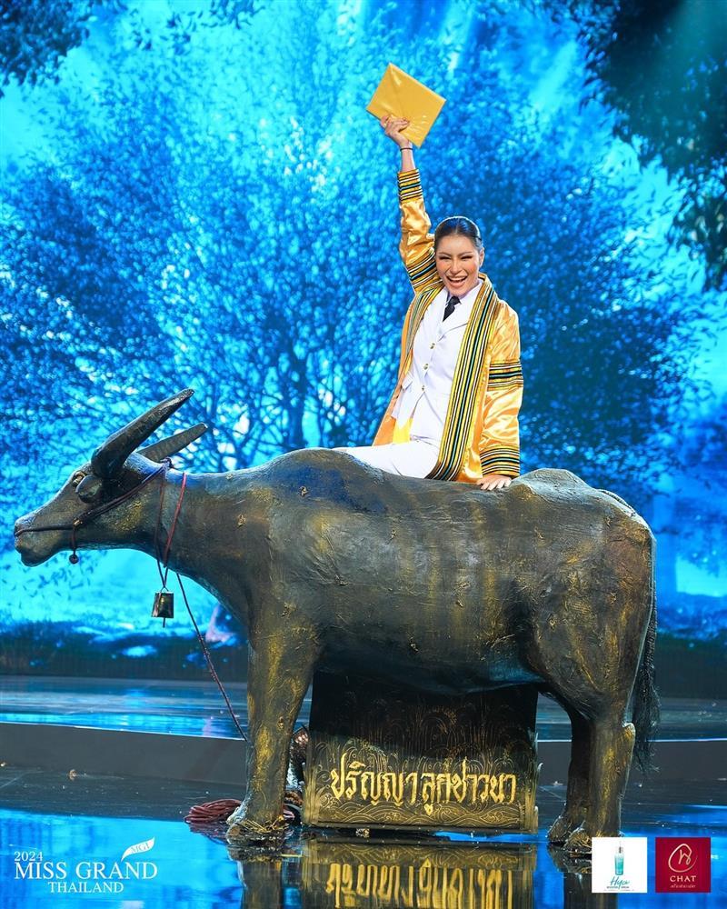 Loạt trang phục dân tộc độc, lạ của Hoa hậu Hòa bình Thái Lan 2024-4