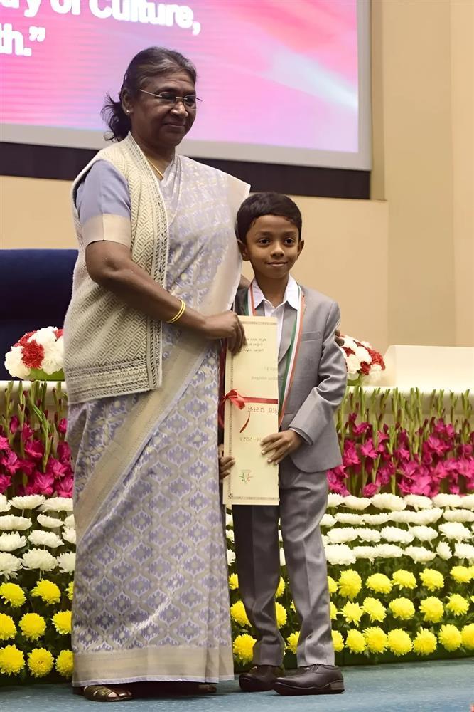 Thần đồng 8 tuổi có IQ 180, là chủ nhân 3 ứng dụng trên Google Play-2