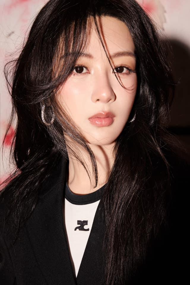 Dương Tử bị chỉ trích photoshop quá đà, nhan sắc thật hiện nguyên hình qua ống kính của team qua đường-1