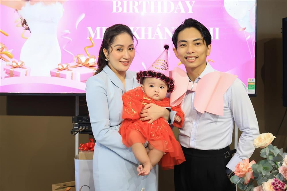 Nịnh vợ có nghề như Phan Hiển: Hết khen vợ thông minh tinh tế còn tay bồng, tay bế chăm con-5