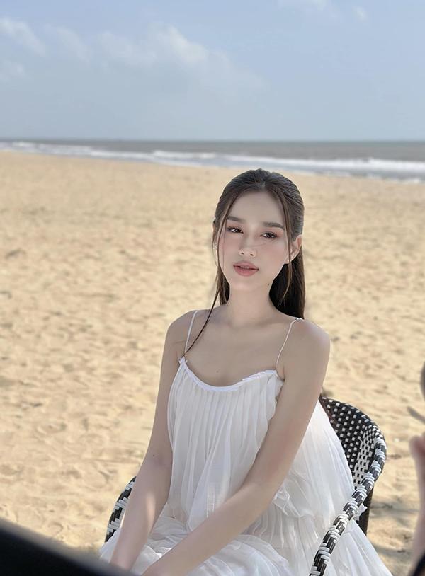 Hoa hậu Việt Nam vừa bị đồn hẹn hò thiếu gia Quảng Bình lộ bí quyết giữ dáng ai cũng nên tham khảo-8