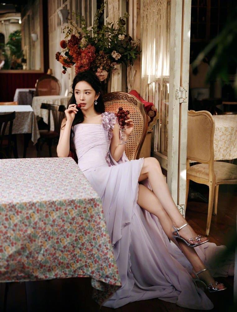 Khoe bờ môi căng mọng, Dương Mịch bị tố bắt chước phong cách huyền thoại của Song Hye Kyo-4