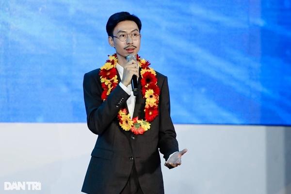 Hoàng Thùy Linh lộ loạt ảnh rạng rỡ thử váy cưới sau khi bị bắt gặp đi chung xe về cùng nhà với Đen Vâu-7