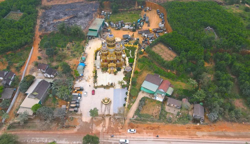 Nườm nượp check-in tòa lâu đài dát vàng của đại gia kinh doanh phế liệu-2