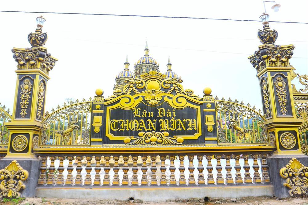 Nườm nượp check-in tòa lâu đài dát vàng của đại gia kinh doanh phế liệu-6