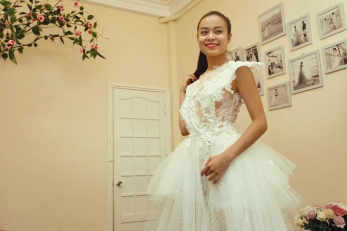 Hoàng Thùy Linh lộ loạt ảnh rạng rỡ thử váy cưới sau khi bị bắt gặp đi chung xe về cùng nhà với Đen Vâu-3