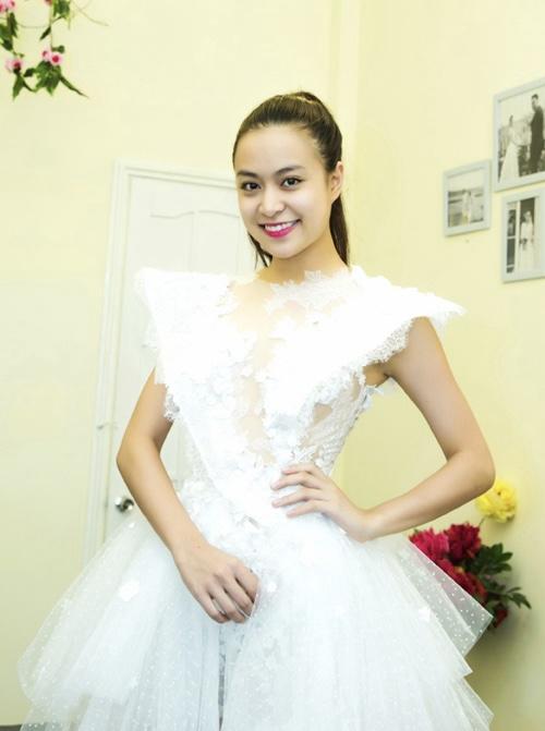 Hoàng Thùy Linh lộ loạt ảnh rạng rỡ thử váy cưới sau khi bị bắt gặp đi chung xe về cùng nhà với Đen Vâu-4