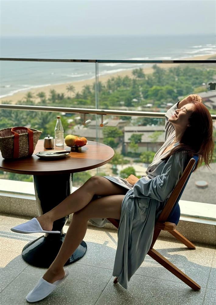 MC Hoàng Oanh bất ngờ công khai có bồ sau 2 năm ly hôn chồng Tây?-2